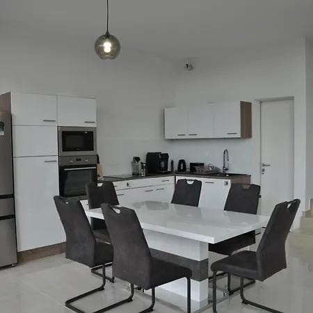 Ueveghuta Vendeghaz Apartment