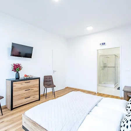 Ueveghuta Vendeghaz Apartament *